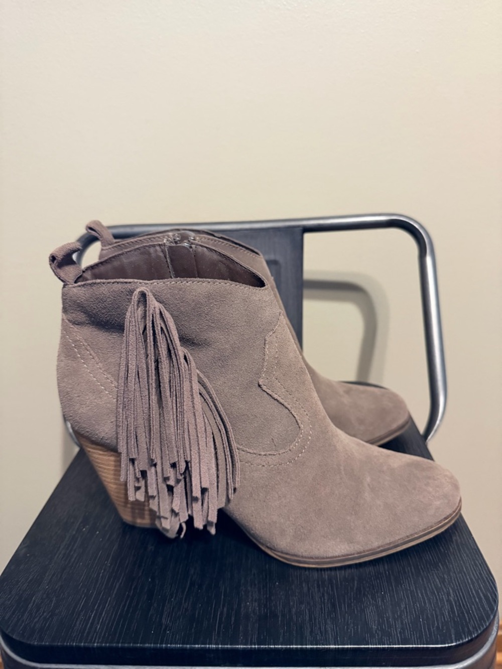 Steve Madden Fringe Suede Ankle Boots Taupe Western Boho Size 10 - Picture 3 of 11